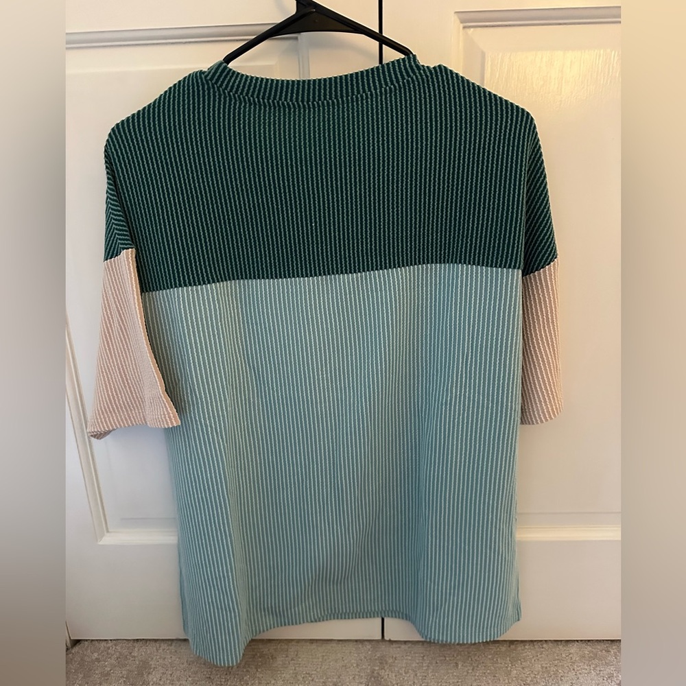 Amazon Multicolor Ribbed Short Sleeve Tee - Picture 2 of 2